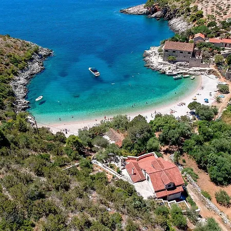 Villa Benedeta-dubovica Hvar *