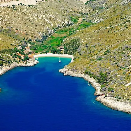 Villa Benedeta-dubovica Hvar Zarače