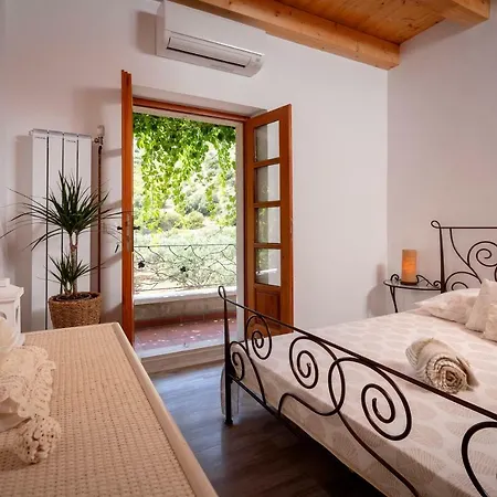 Villa Benedeta-dubovica Hvar Zarače