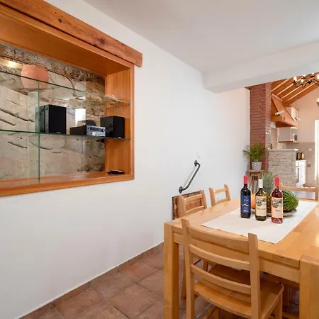 Villa Benedeta-dubovica Hvar