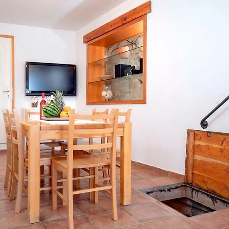 Benedeta-dubovica Hvar *