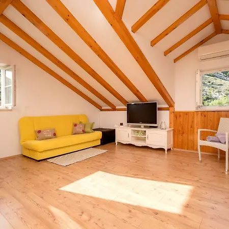 Villa Benedeta-dubovica Hvar Zarače