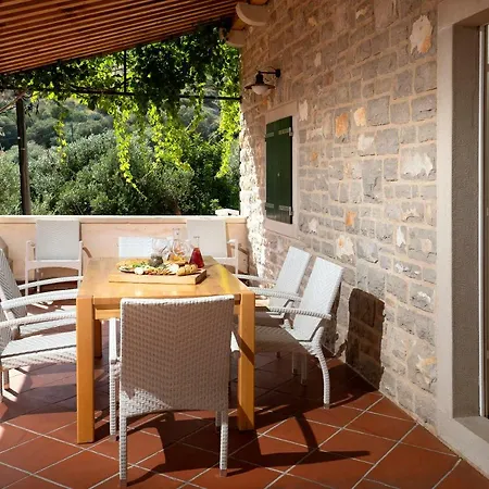 Benedeta-dubovica Hvar Villa Zarače