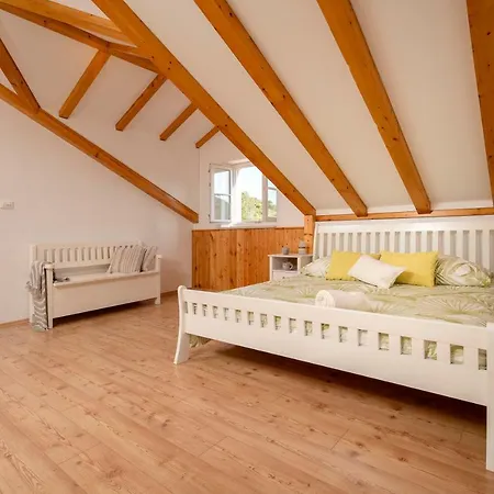 Villa Benedeta-dubovica Hvar