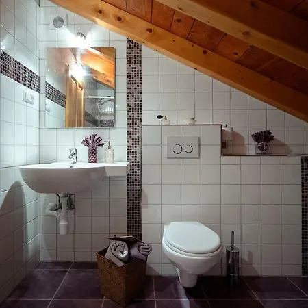 Benedeta-dubovica Hvar * Zarače