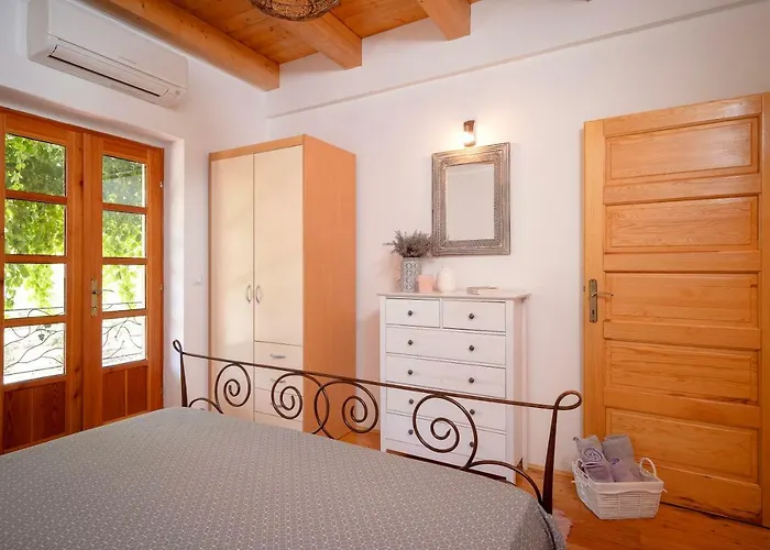 Benedeta-dubovica Hvar Villa
