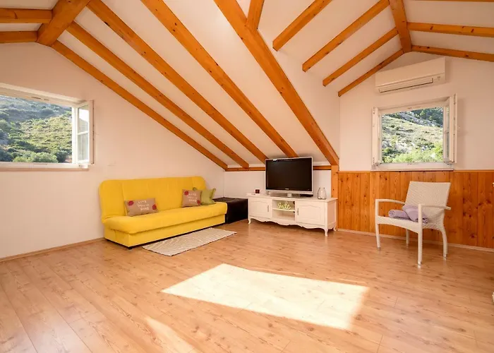 Villa Benedeta-dubovica Hvar Zarače
