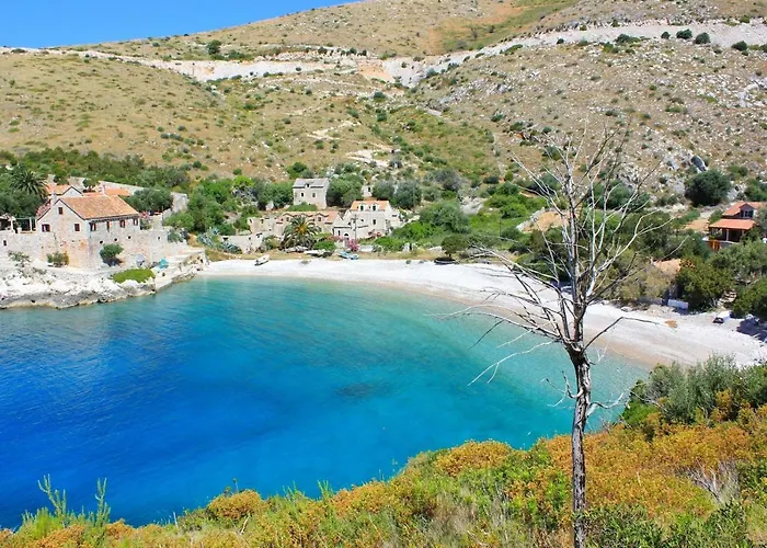 Benedeta-dubovica Hvar *