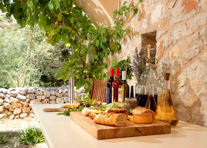 Benedeta-dubovica Hvar * Zarače